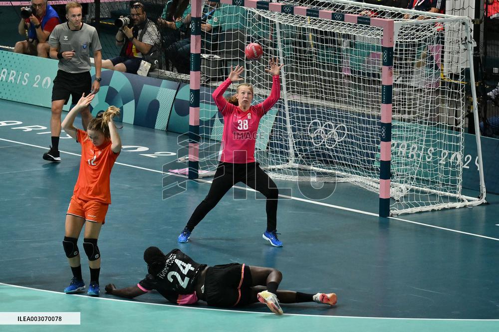 Paris 2024 - Handball - Netherlands v Spain