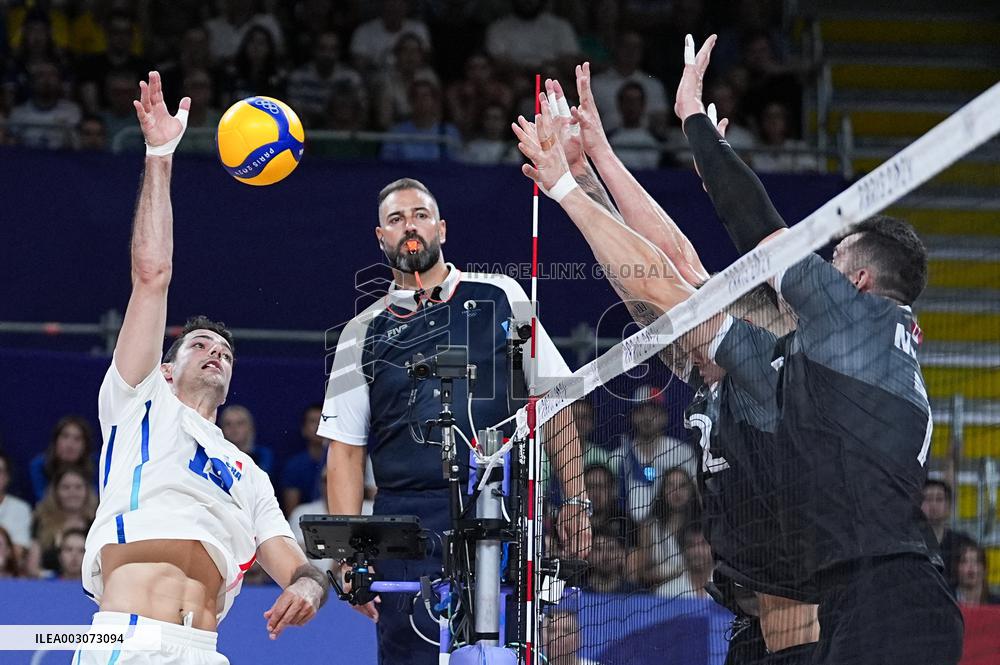 Paris 2024 - Volleyball - France v Canada
