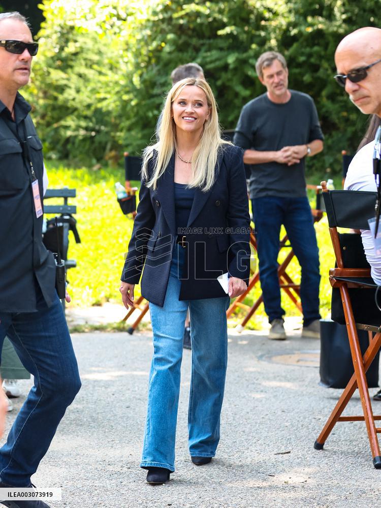 Reese Witherspoon On Set - NYC