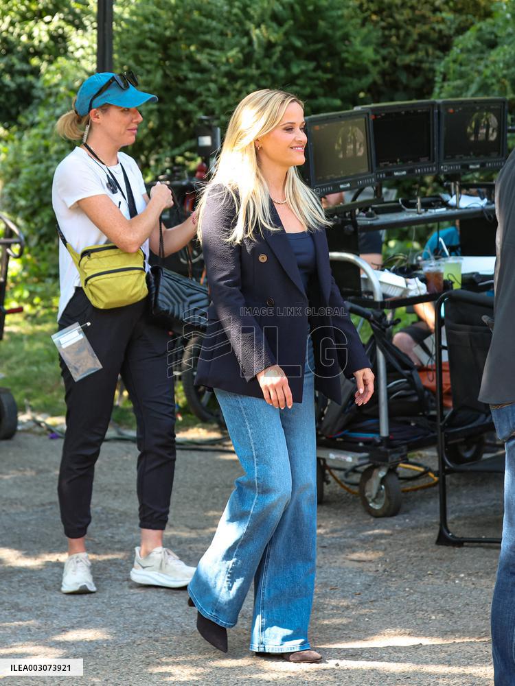 Reese Witherspoon On Set - NYC