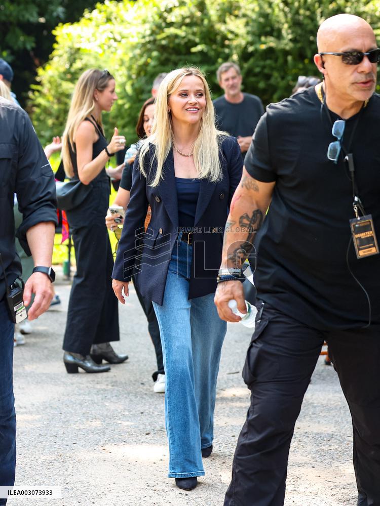 Reese Witherspoon On Set - NYC