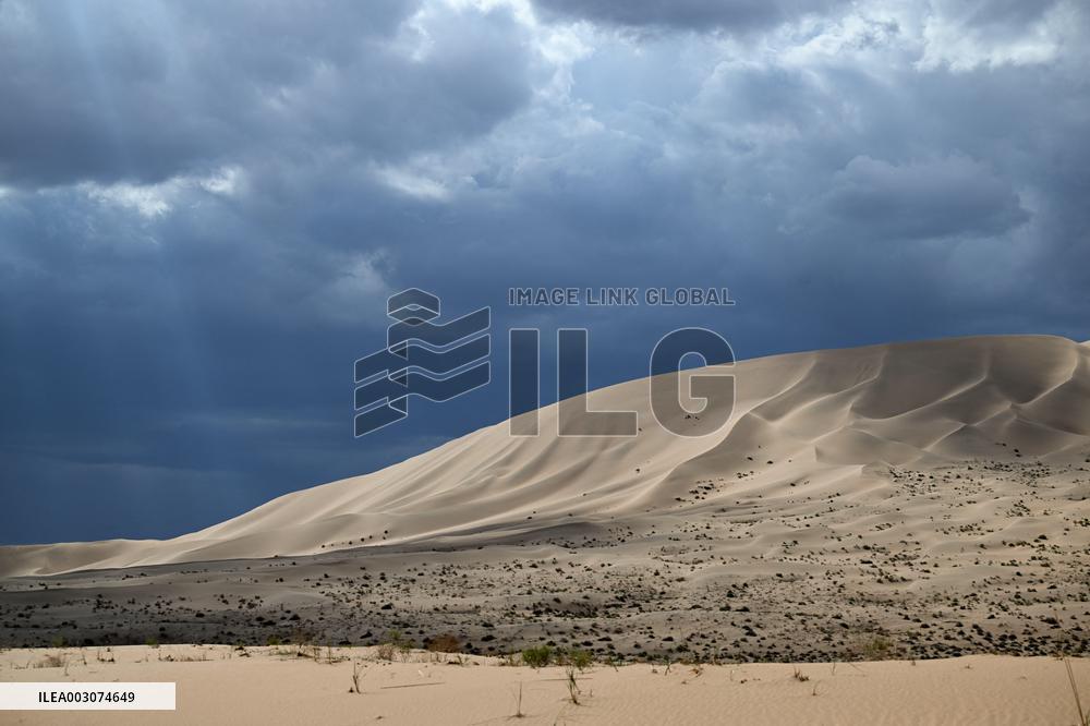 CHINA-INNER MONGOLIA-BADAIN JARAN DESERT-SCENERY (CN)