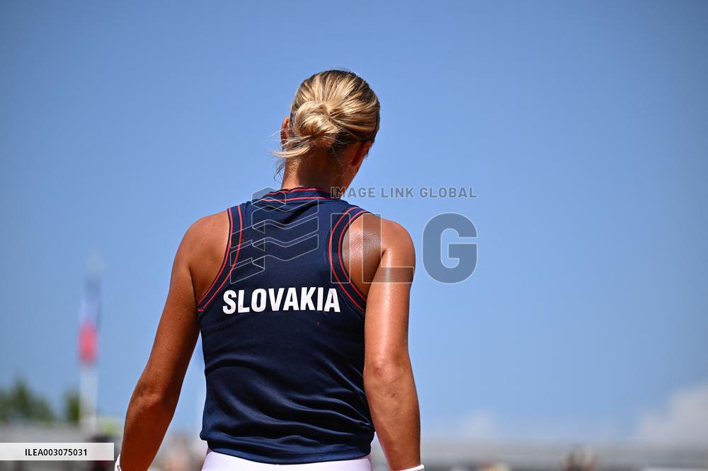 Paris 2024 - Tennis - Anna Karolina Schmiedlova v Barbora Krejcikova