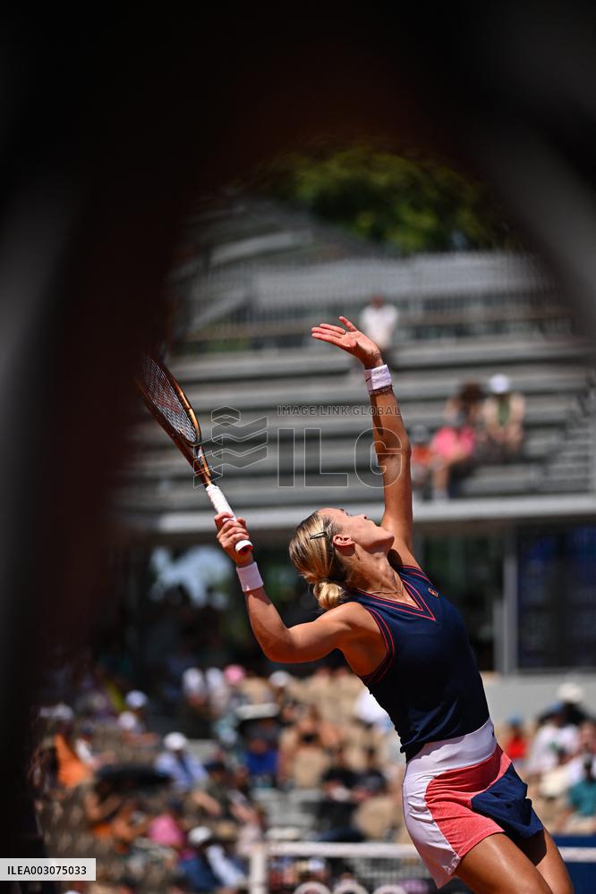 Paris 2024 - Tennis - Anna Karolina Schmiedlova v Barbora Krejcikova