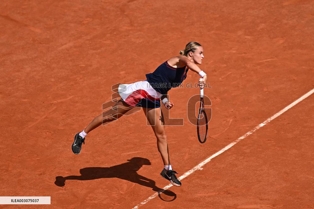 Paris 2024 - Tennis - Anna Karolina Schmiedlova v Barbora Krejcikova