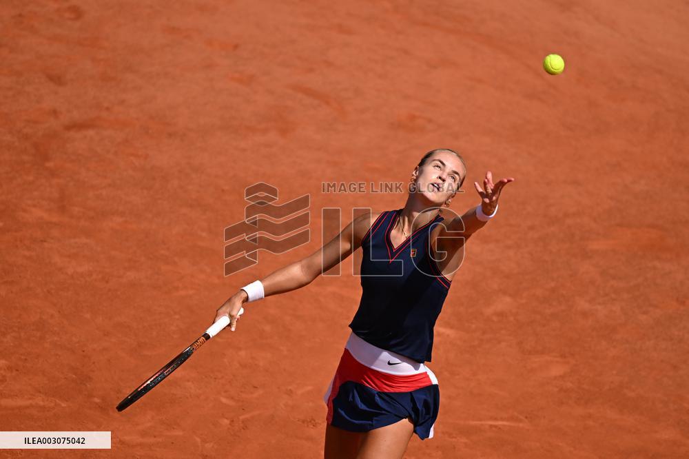 Paris 2024 - Tennis - Anna Karolina Schmiedlova v Barbora Krejcikova