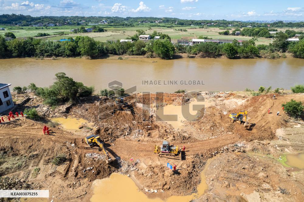 (FOCUS) CHINA-HUNAN-XIANGTAN-RIVER DIKE-RESTORATION (CN)