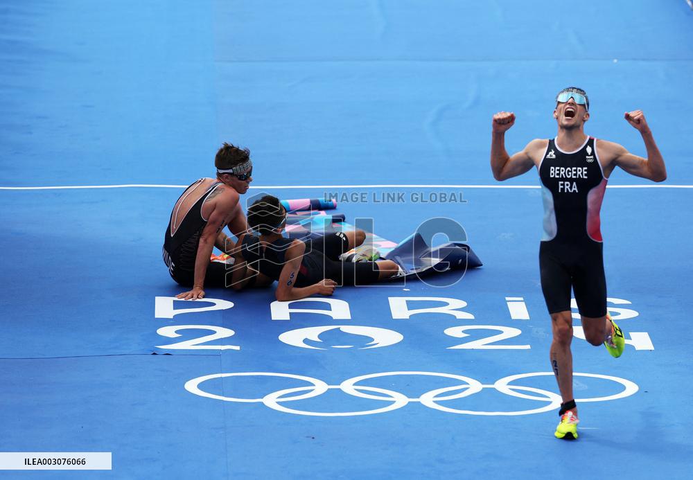 Paris 2024 - Men's Triathlon Illustrations