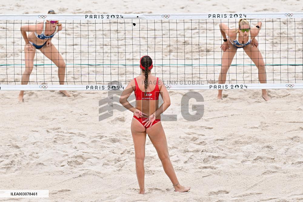 Paris 2024 - Women’s Beach Volleyball - France v Spain