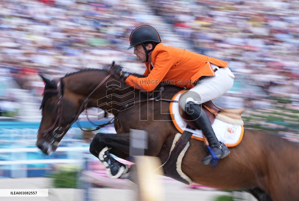 (PARIS2024)FRANCE-VERSAILLES-OLY-EQUESTRIAN