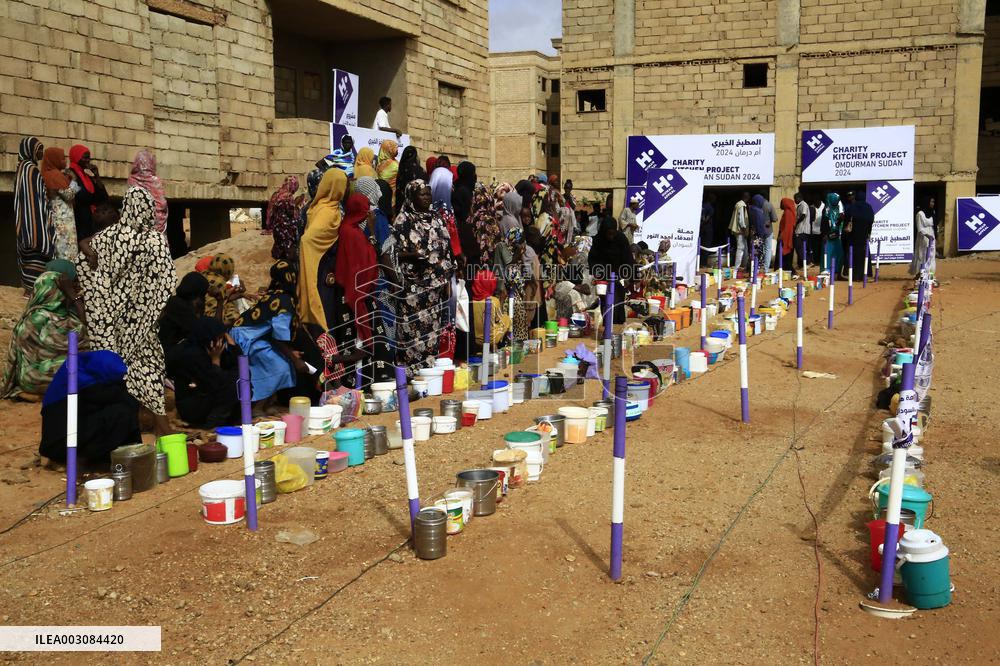 SUDAN-OMDURMAN-DISPLACED PEOPLE-FREE MEALS