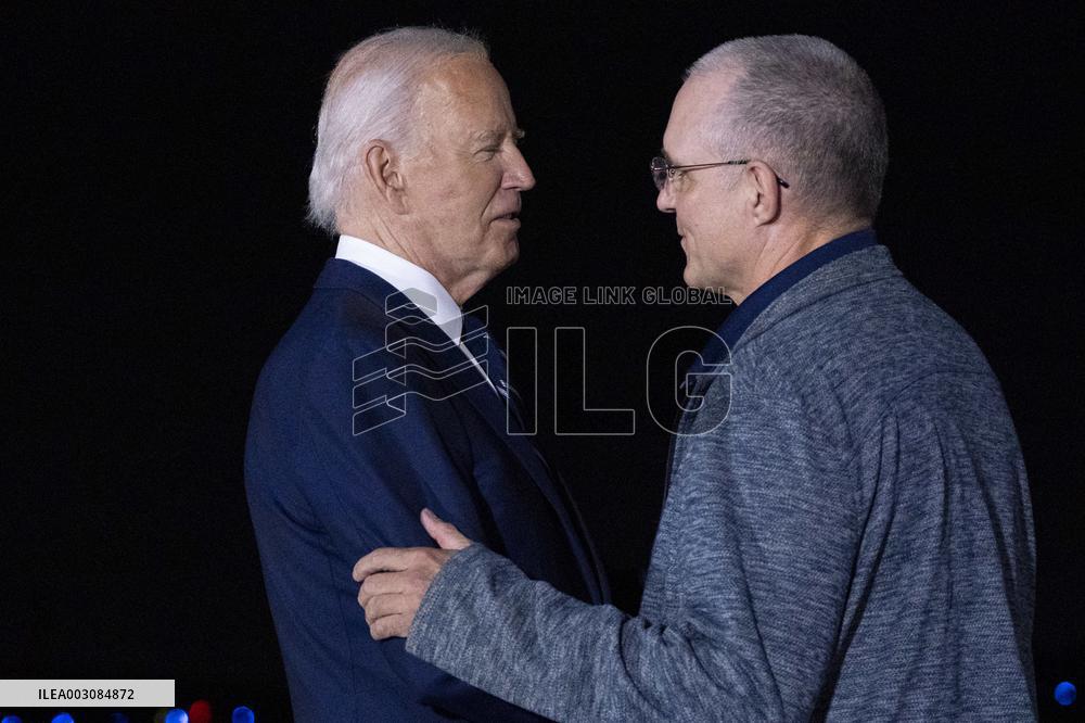 U.S. President Joe Biden and Vice President Harris greet hostages at Joint Base Andrews