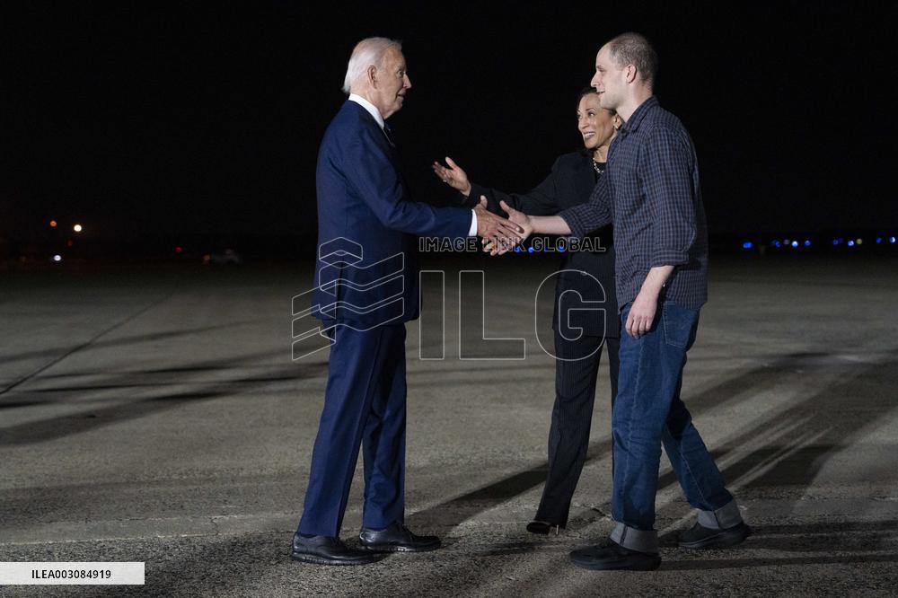 U.S. President Joe Biden and Vice President Harris greet hostages at Joint Base Andrews