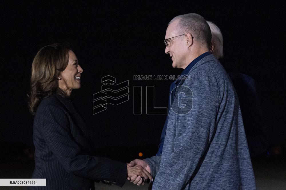 U.S. President Joe Biden and Vice President Harris greet hostages at Joint Base Andrews