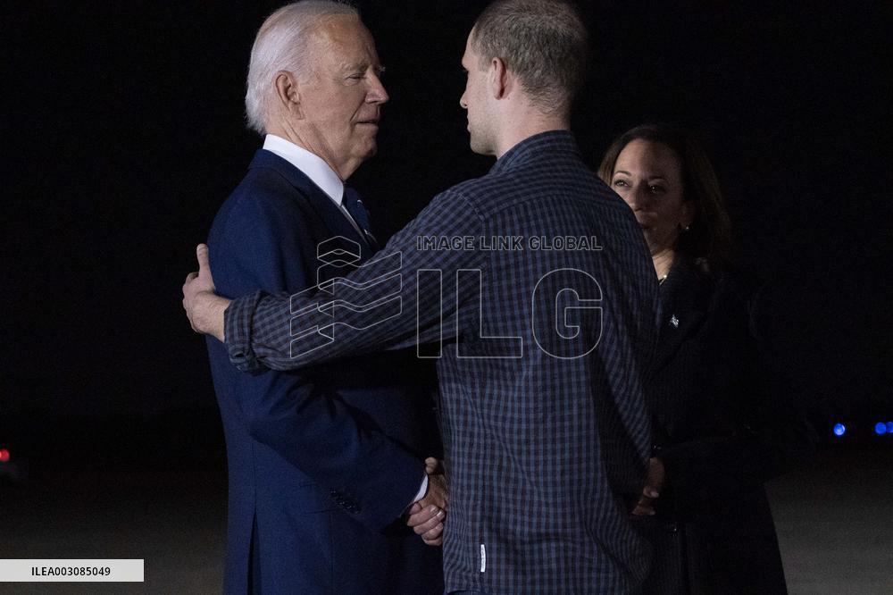 U.S. President Joe Biden and Vice President Harris greet hostages at Joint Base Andrews
