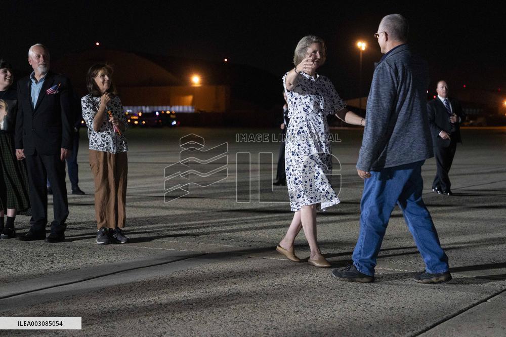 U.S. President Joe Biden and Vice President Harris greet hostages at Joint Base Andrews