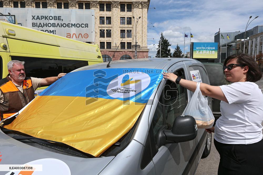 Cars from UK delivered for Kharkiv volunteers