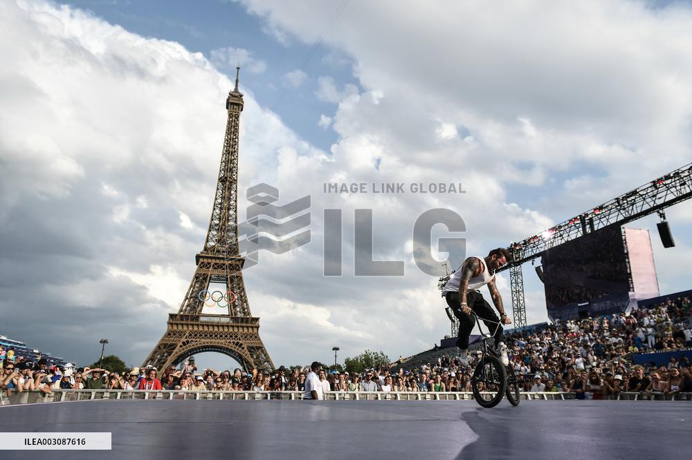 Paris 2024 - Bicycle riders performance at the Parc des Champions in Paris FA