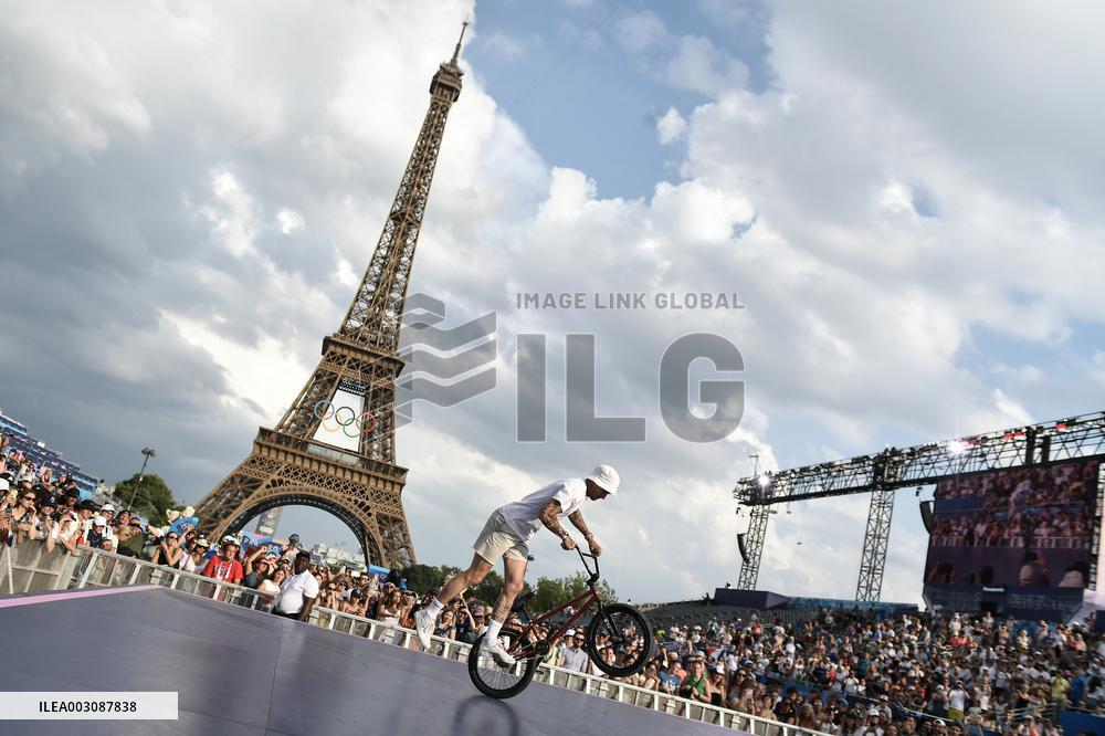 Paris 2024 - Bicycle riders performance at the Parc des Champions in Paris FA