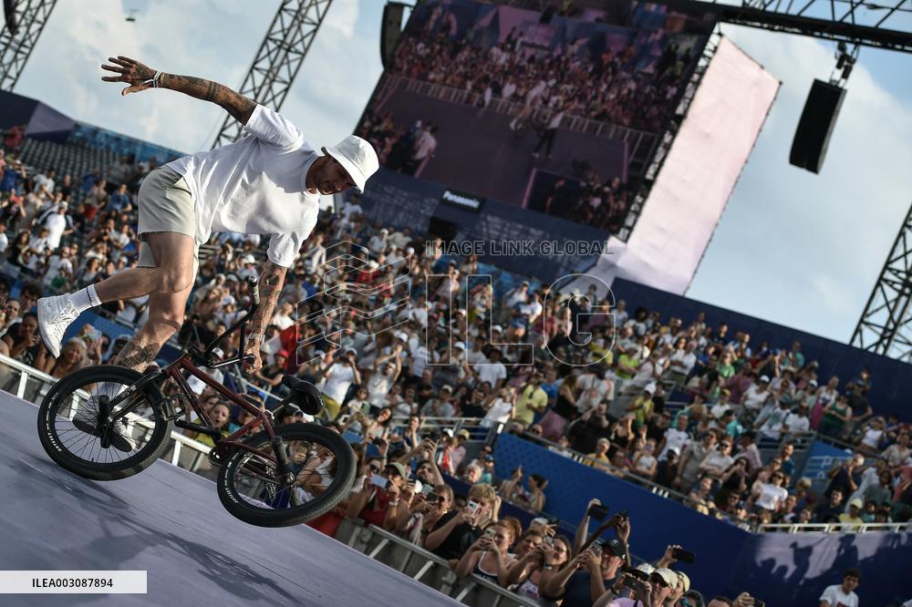 Paris 2024 - Bicycle riders performance at the Parc des Champions in Paris FA