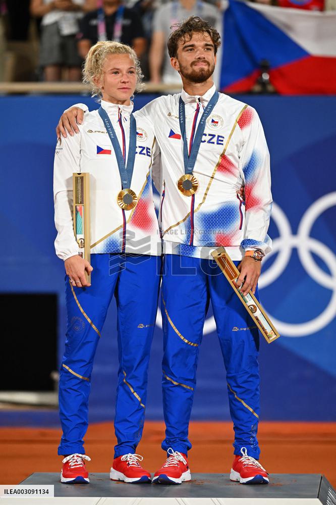 Paris 2024 - Medal Ceremony Tennis Double Mixte