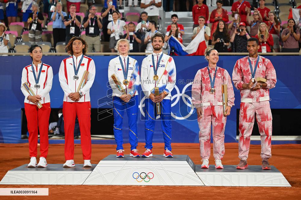 Paris 2024 - Medal Ceremony Tennis Double Mixte