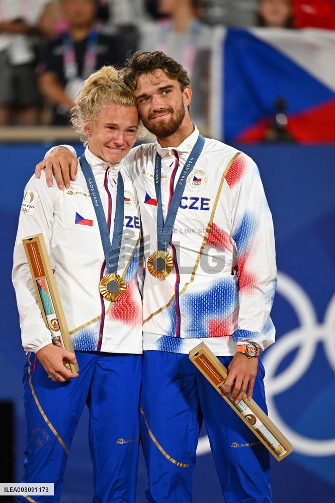 Paris 2024 - Medal Ceremony Tennis Double Mixte