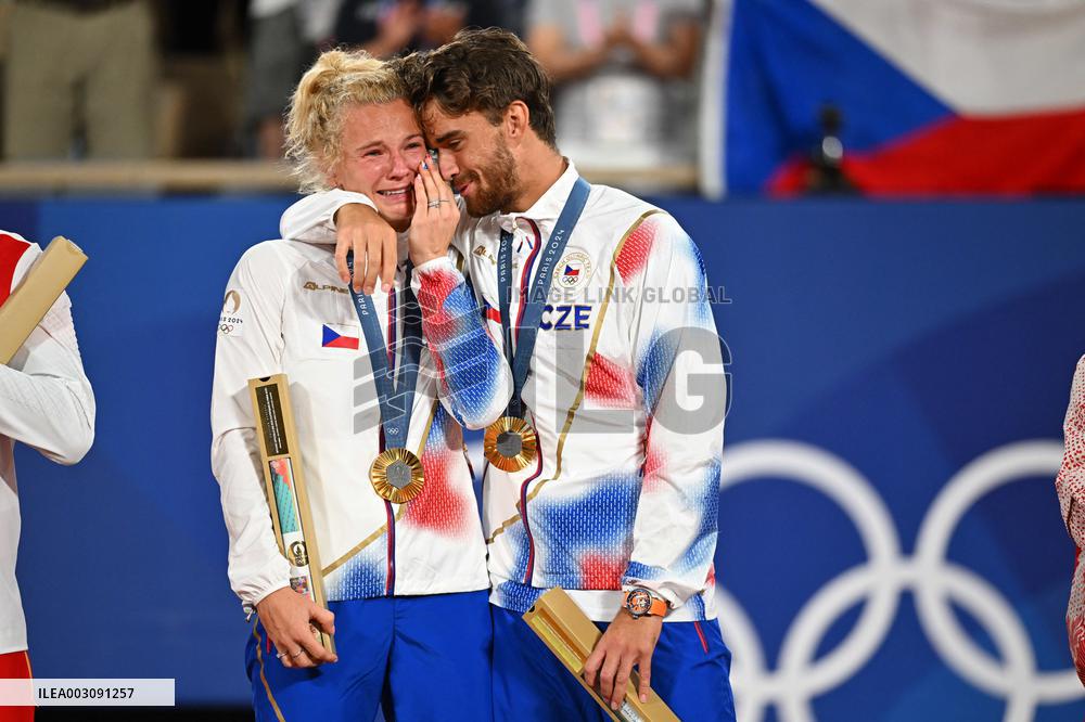 Paris 2024 - Medal Ceremony Tennis Double Mixte