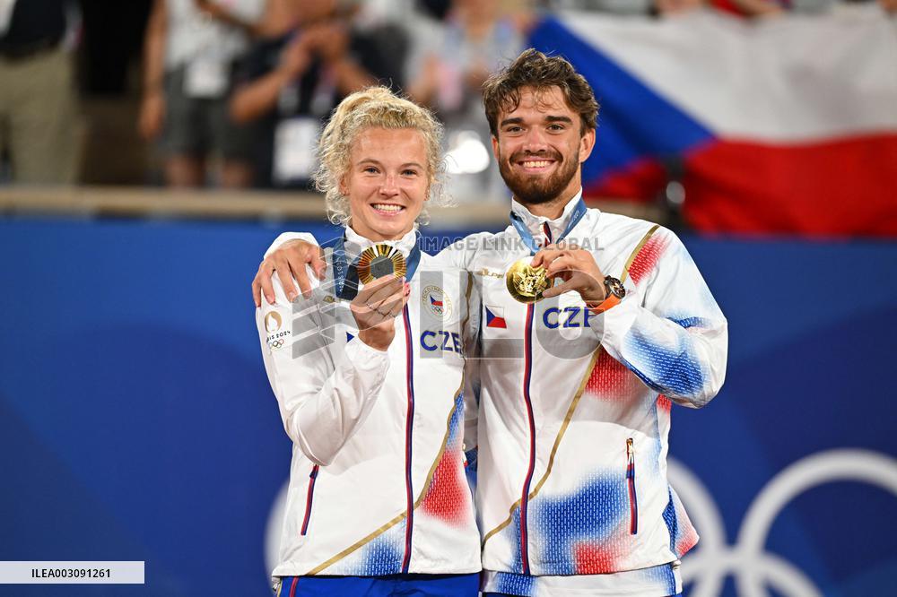 Paris 2024 - Medal Ceremony Tennis Double Mixte