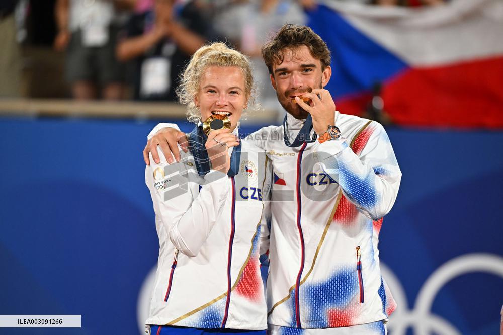 Paris 2024 - Medal Ceremony Tennis Double Mixte