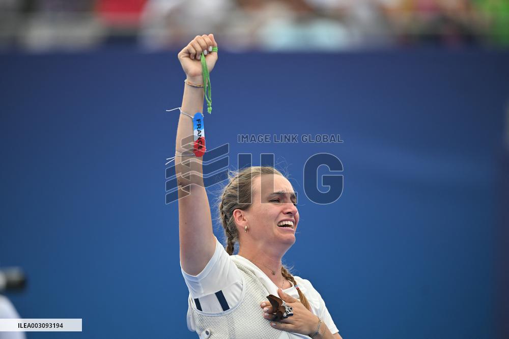 Paris 2024 - Lisa Barbelin of Team France wins bronze medal Archery