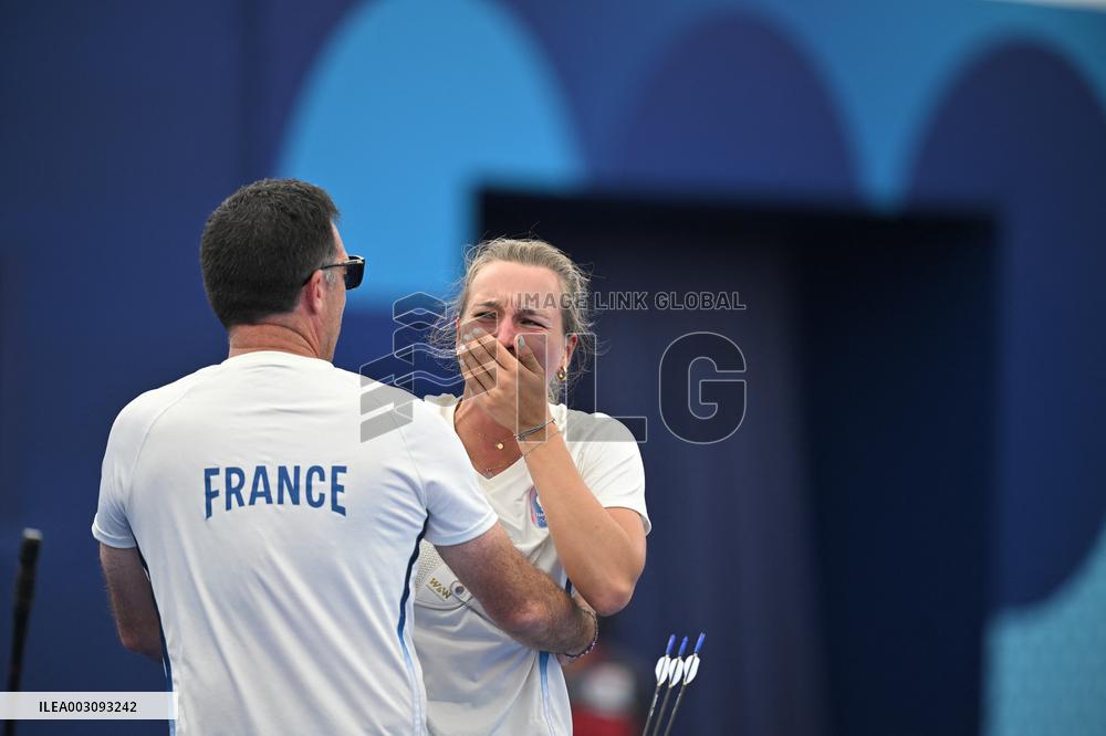 Paris 2024 - Lisa Barbelin of Team France wins bronze medal Archery