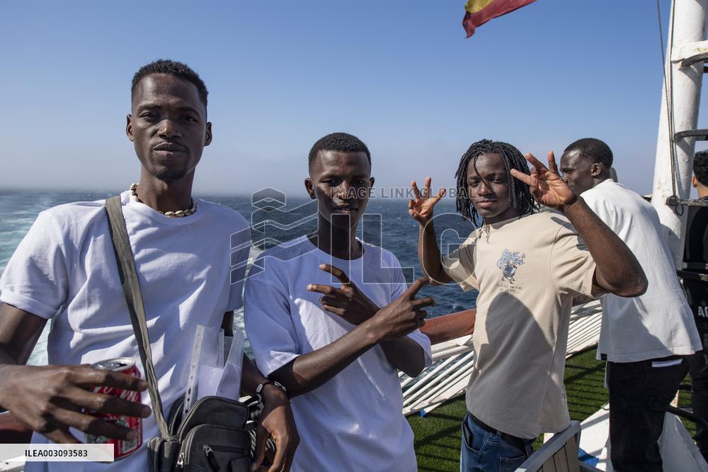 Spain sending 46 migrants to the Peninsula to decongest Ceuta's CETI
