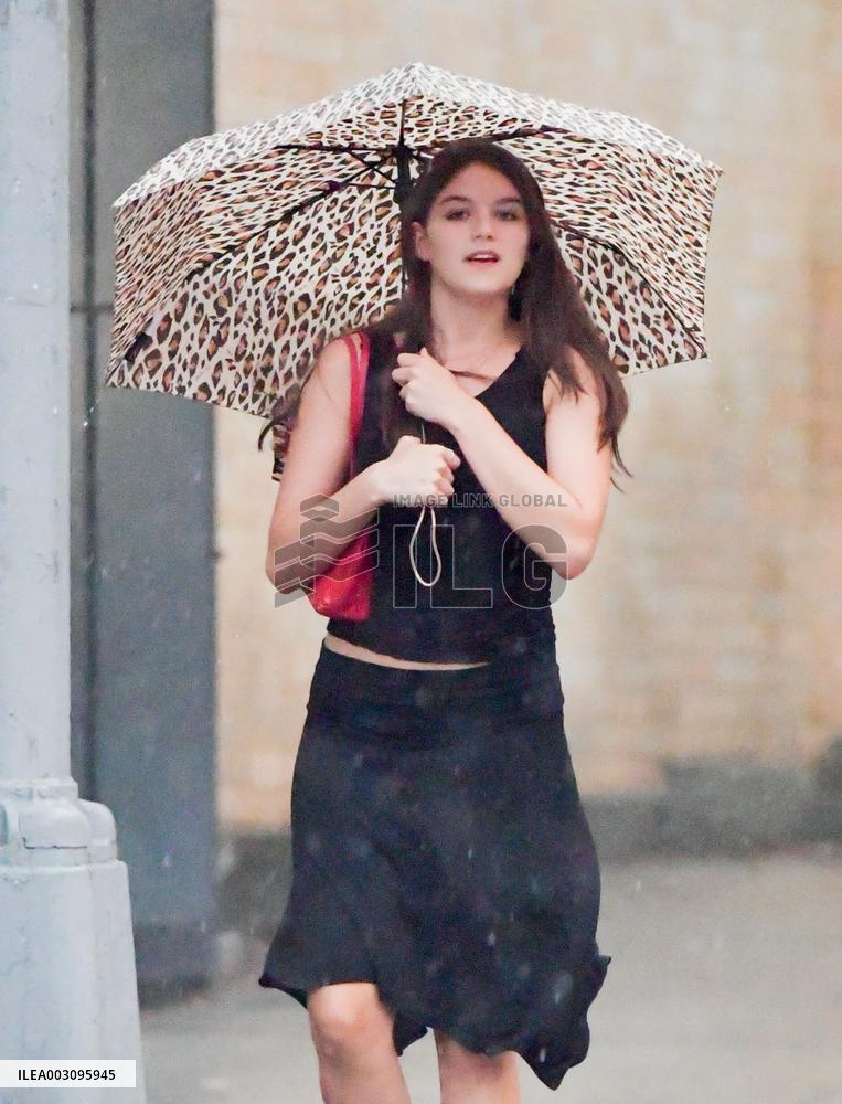 Suri Cruise Out - NYC