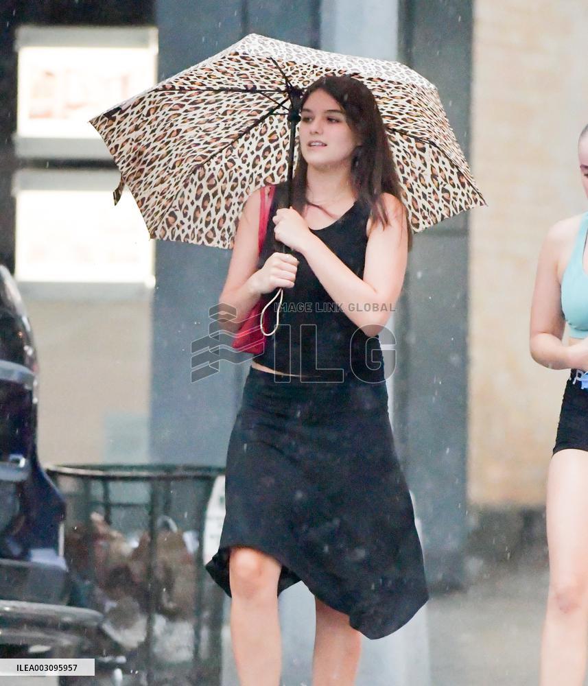 Suri Cruise Out - NYC