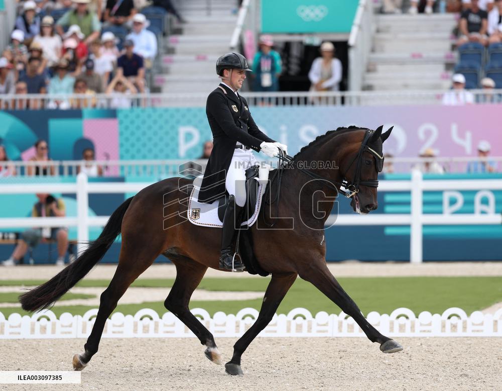 (PARIS2024)FRANCE-VERSAILLES-OLY-EQUESTRIAN