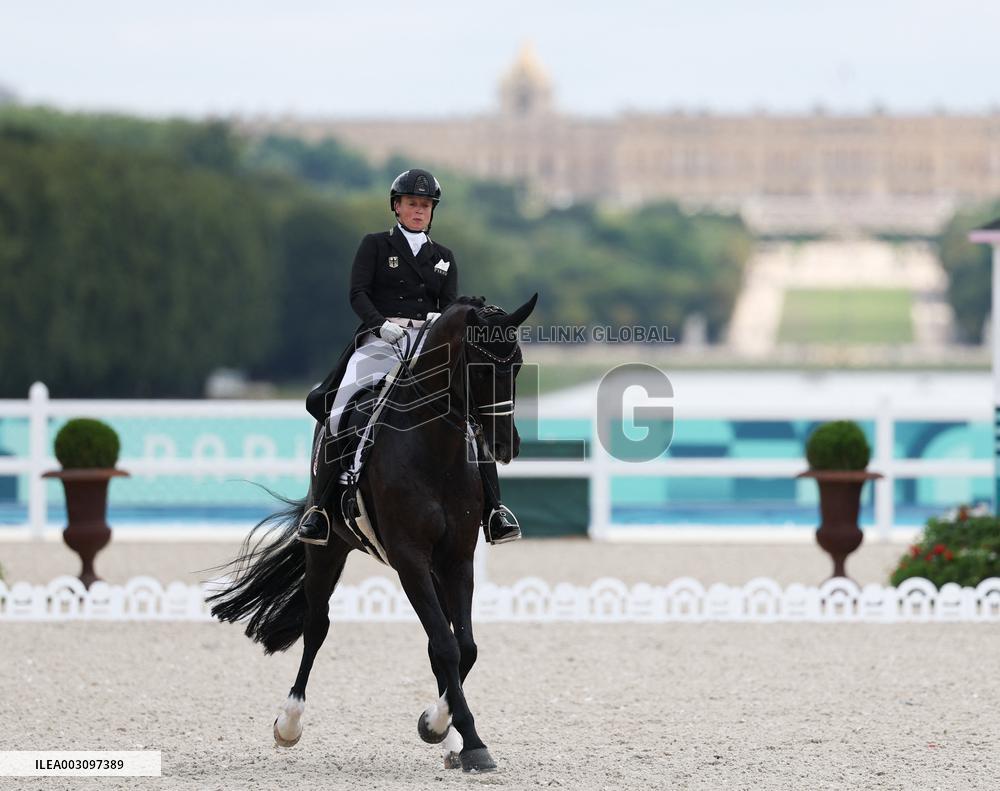 (PARIS2024)FRANCE-VERSAILLES-OLY-EQUESTRIAN
