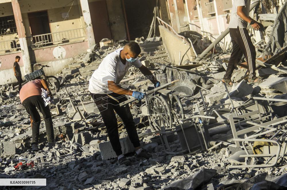 Israeli Strikes On A School Sheltering Displaced People - Gaza