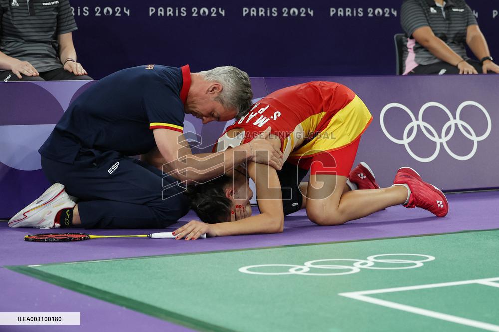 Paris 2024 - Carolina Marin of Spain suffers an injury during badminton women's singles