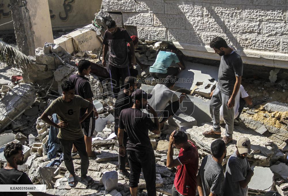 MIDEAST-GAZA-SCHOOLS-ISRAELI AIRSTRIKES-CASUALTIES