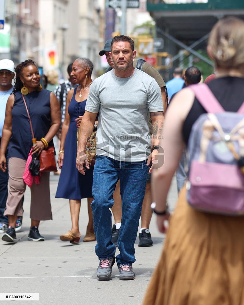 Tom Hardy and Kelly Marcel On Set - NYC