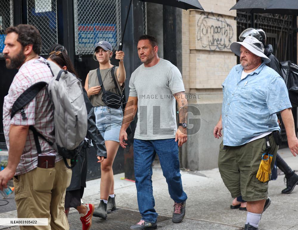 Tom Hardy and Kelly Marcel On Set - NYC