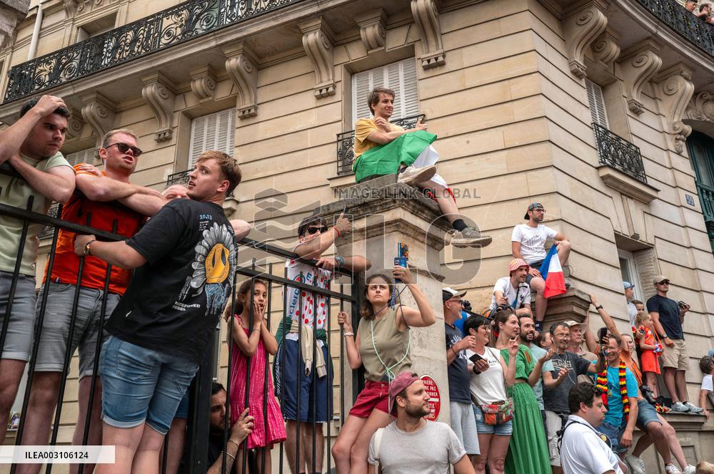 Paris 2024 - Fans Cheer During The Men's Road Race