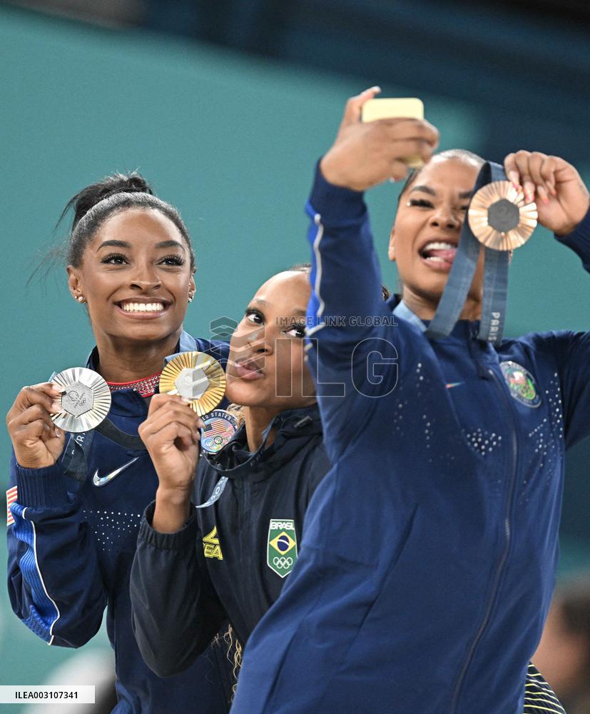 Paris 2024 - Gymnastics Floor - Podium Ceremony