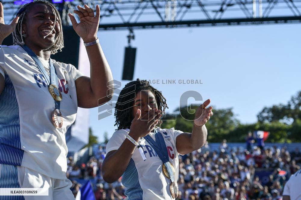 Paris 2024 - Fans welcome medalists at the Parc des Champions in Paris