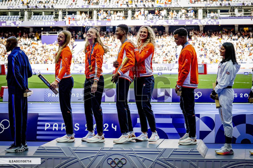 Paris 2024 - 4x400m Mixed Relay Medal Presentation