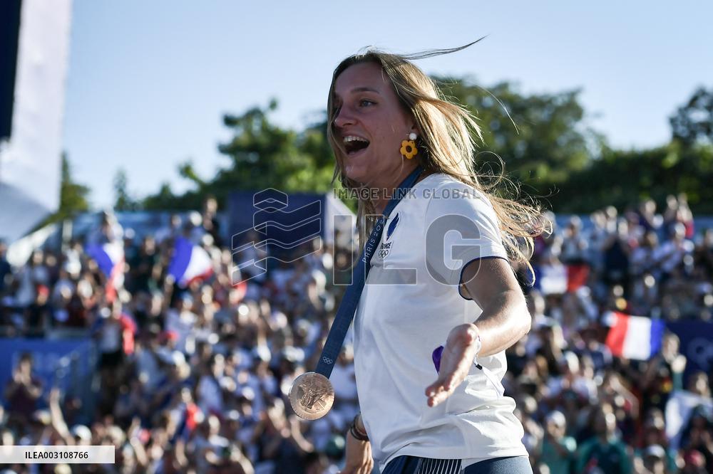 Paris 2024 - Fans welcome medalists at the Parc des Champions in Paris