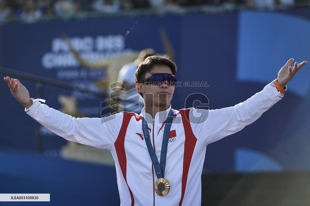 Paris 2024 - Fans welcome medalists at the Parc des Champions in Paris