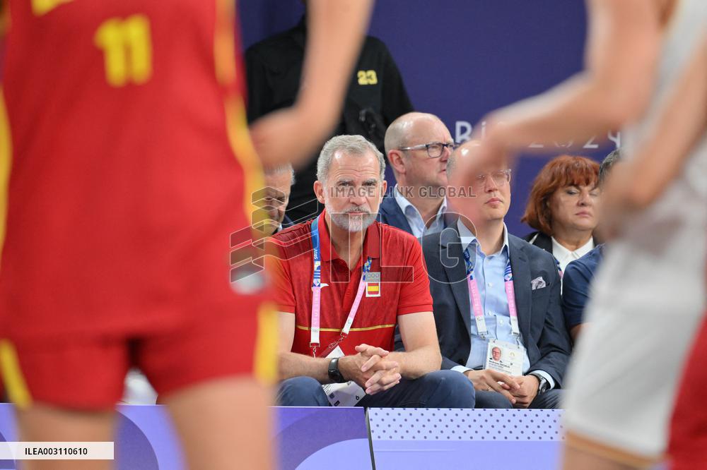 Paris 2024 - King Felipe Watches Basketball 3x3