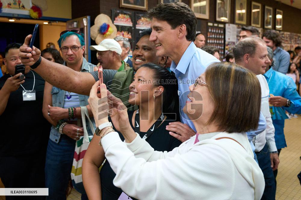 Trudeau Attends Folklorama Filipino Pavilion - Winnipeg